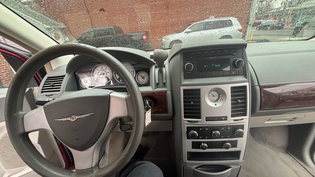 Chrysler Town & Country Voyager 2010