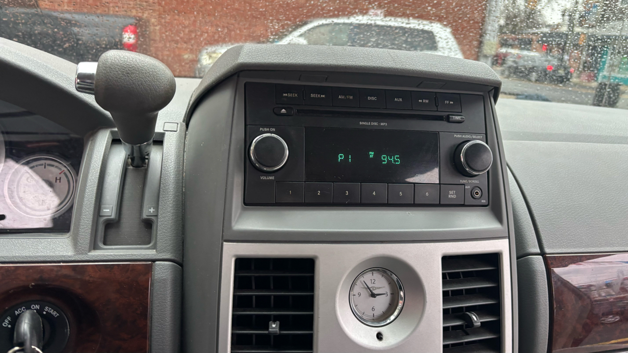 Chrysler Town & Country Voyager 2010