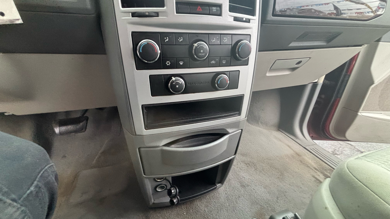 Chrysler Town & Country Voyager 2010