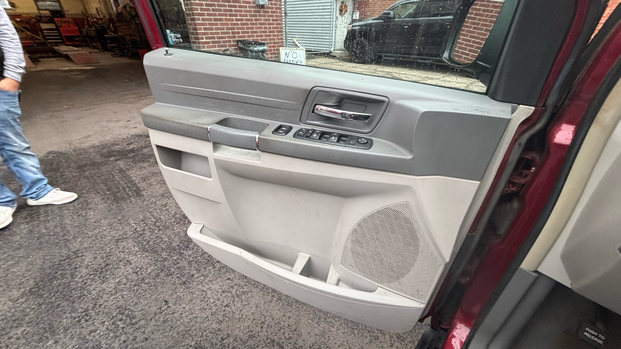 Chrysler Town & Country Voyager 2010