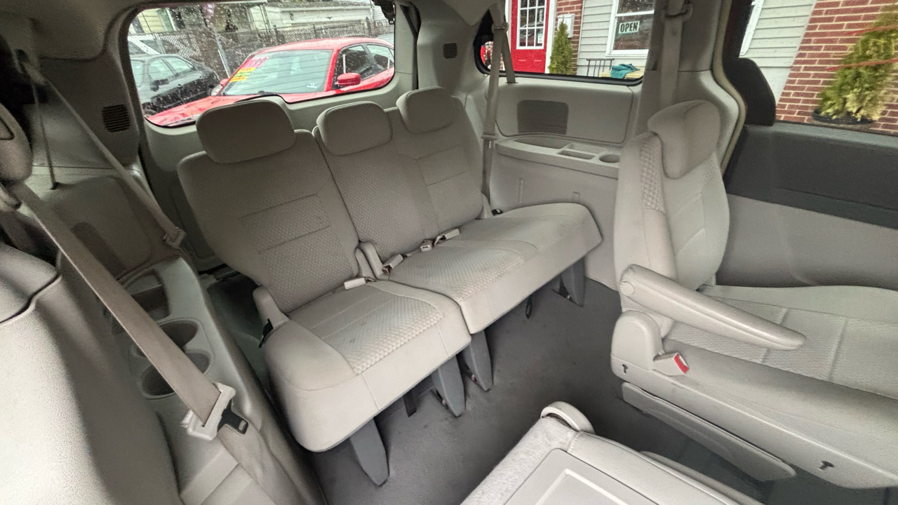 Chrysler Town & Country Voyager 2010