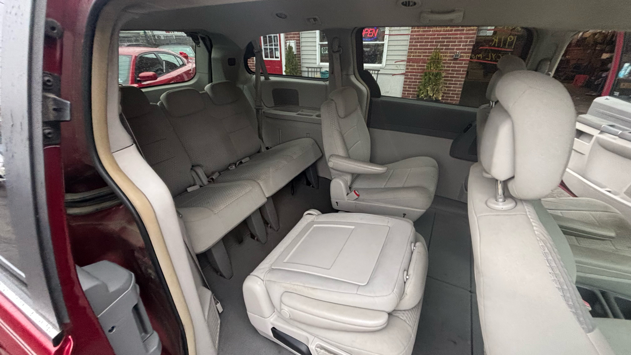 Chrysler Town & Country Voyager 2010