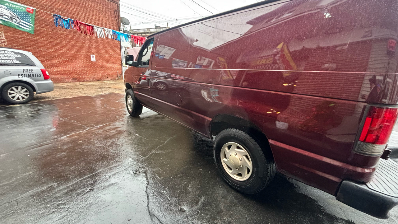 Ford Econoline E-250 2011