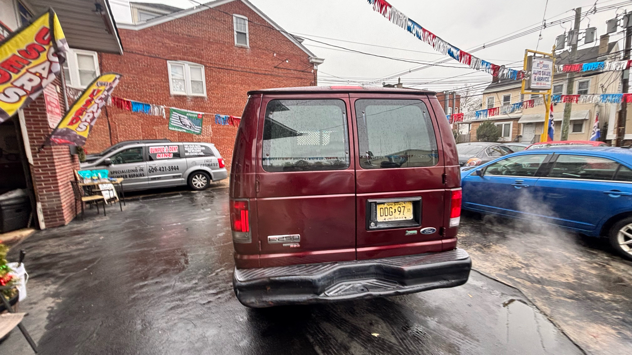 Ford Econoline E-250 2011