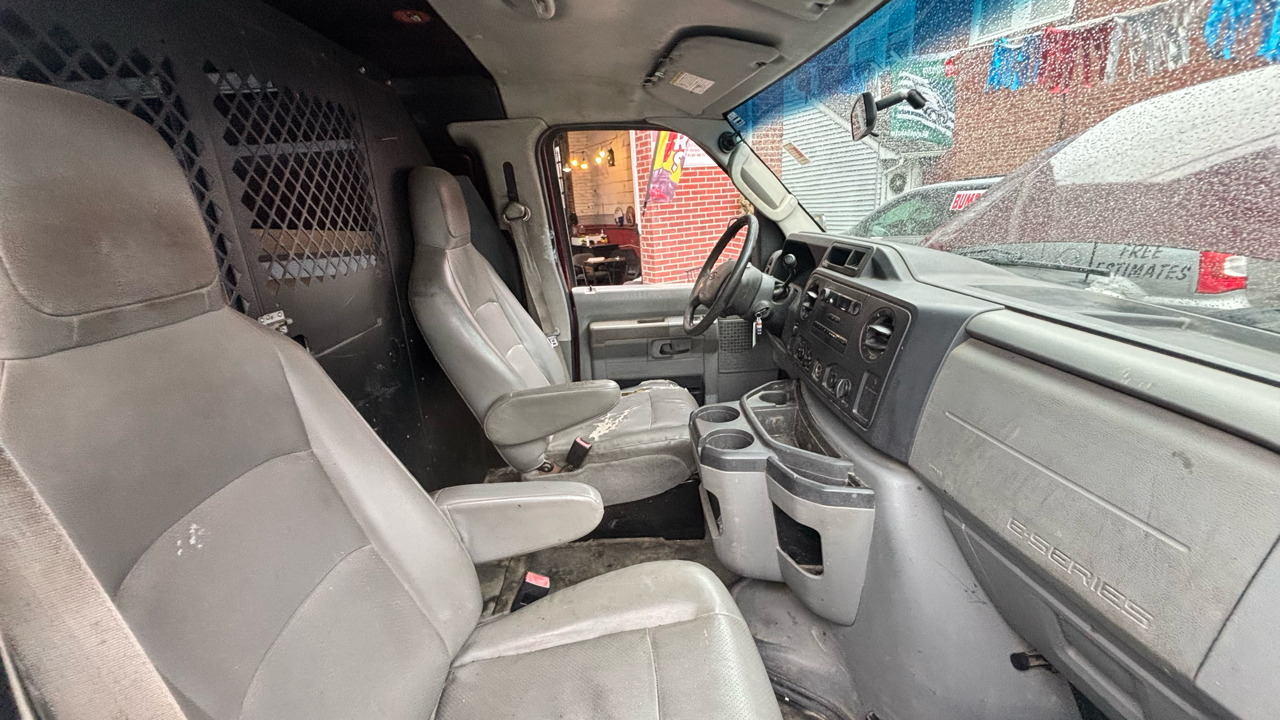 Ford Econoline E-250 2011