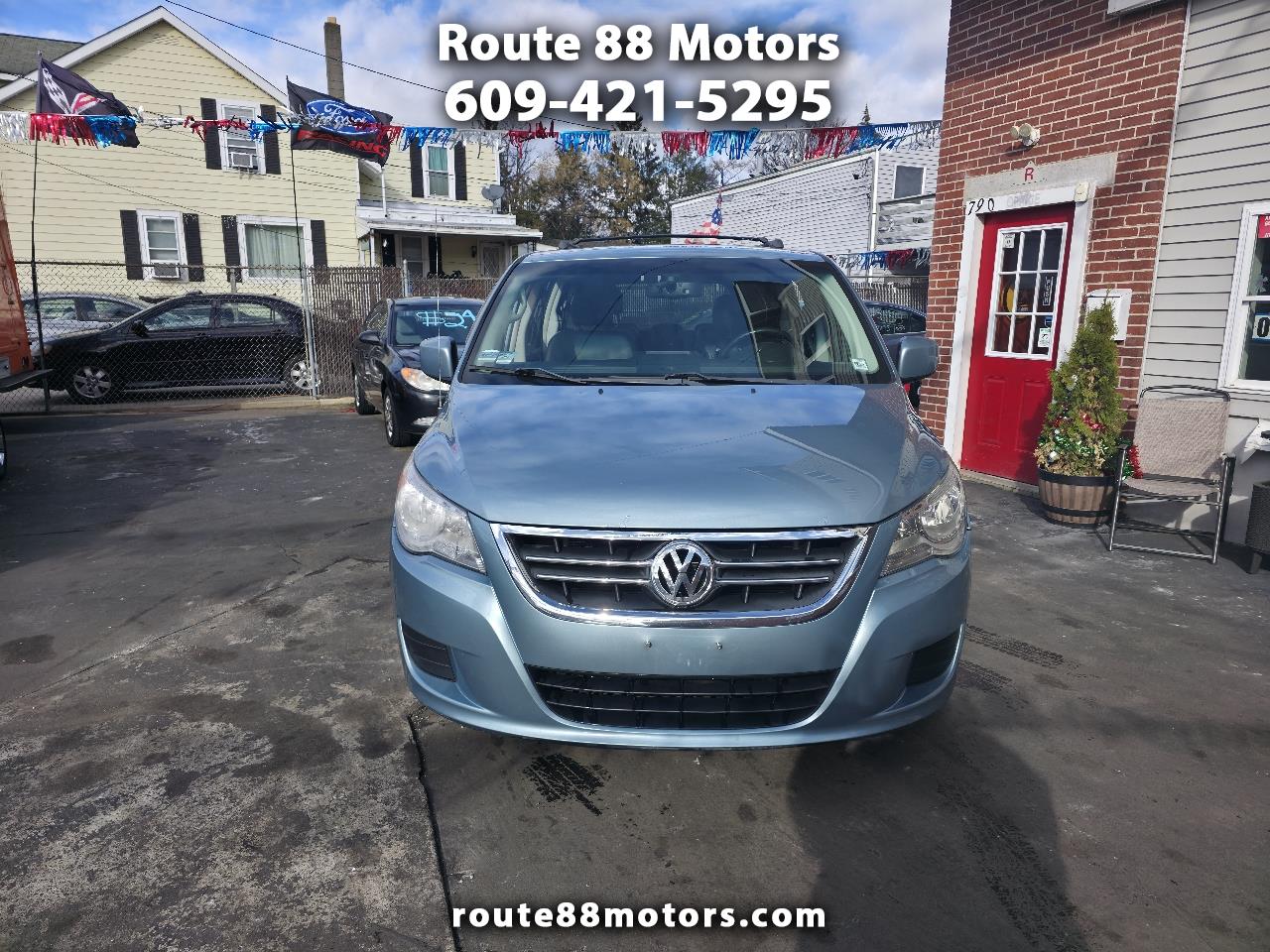 2009 Volkswagen Routan SEL's photo