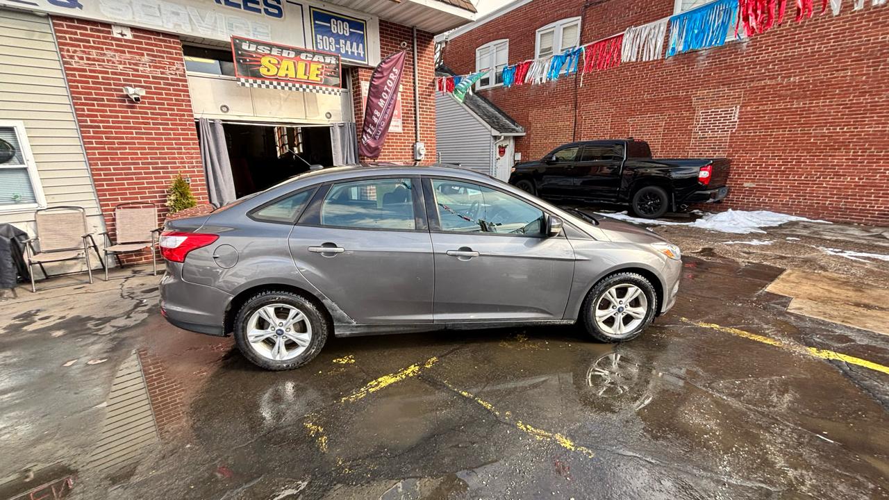 Ford Focus SE Sedan 2013