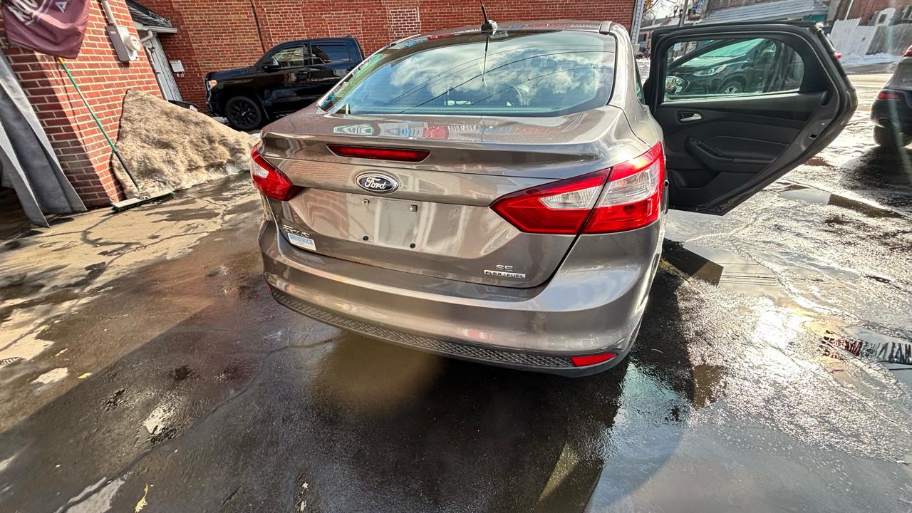 Ford Focus SE Sedan 2013