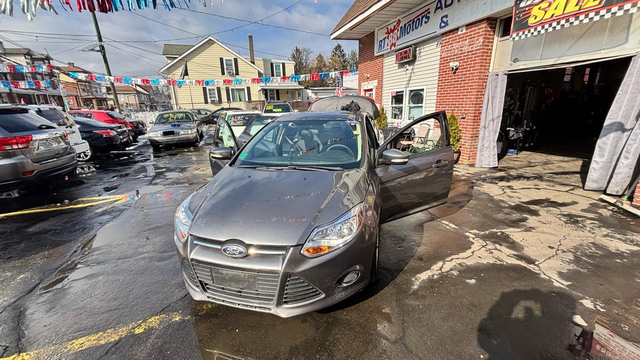 Ford Focus SE Sedan 2013