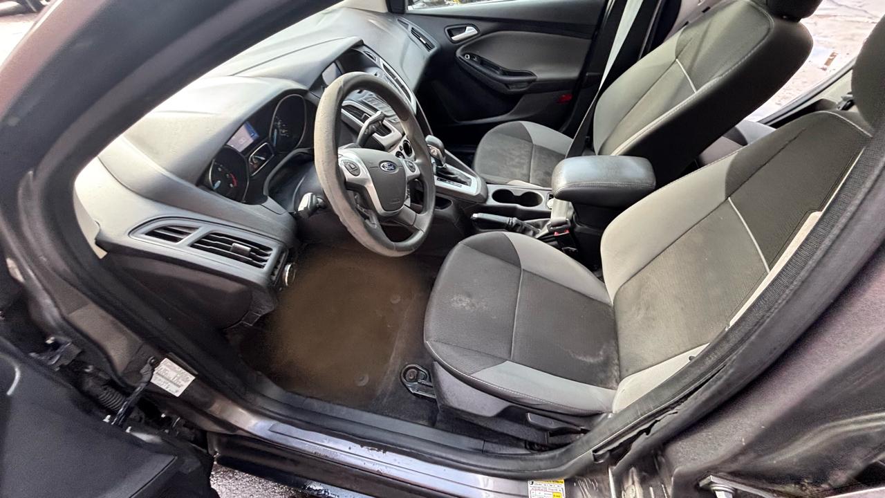 Ford Focus SE Sedan 2013