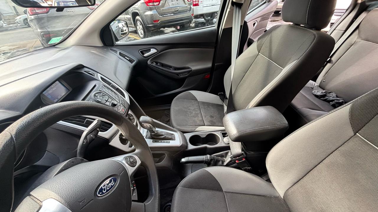 Ford Focus SE Sedan 2013