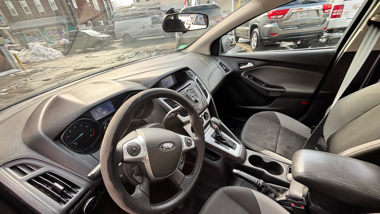 Ford Focus SE Sedan 2013