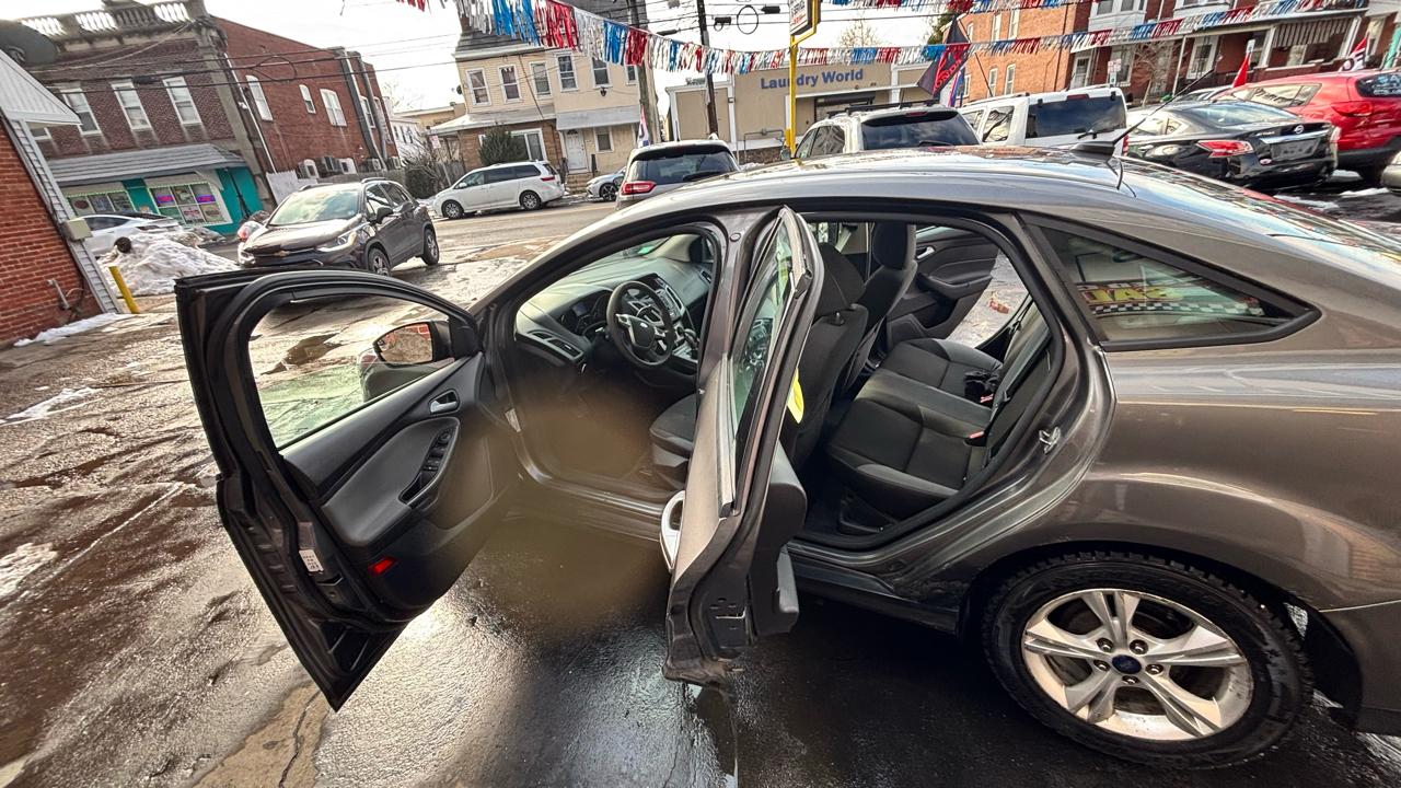 Ford Focus SE Sedan 2013
