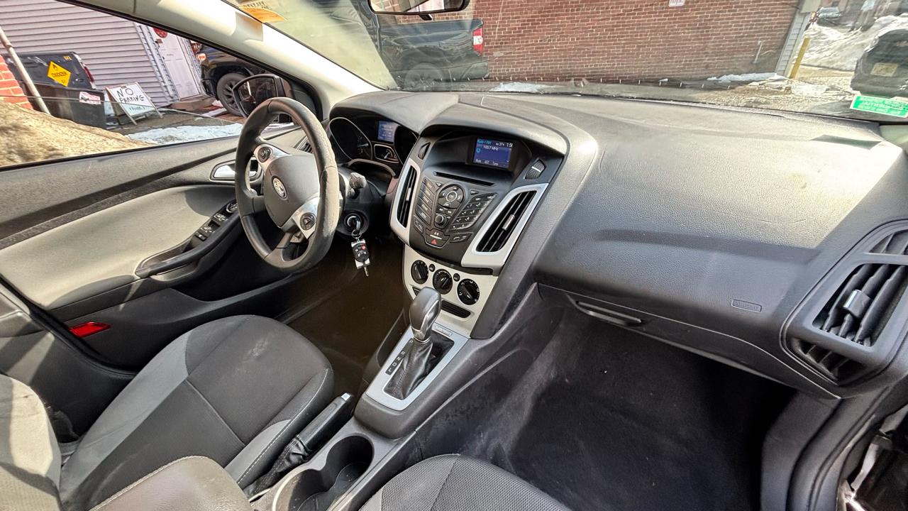 Ford Focus SE Sedan 2013