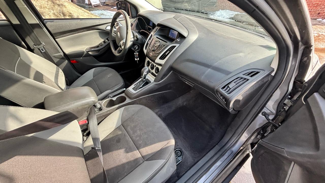 Ford Focus SE Sedan 2013