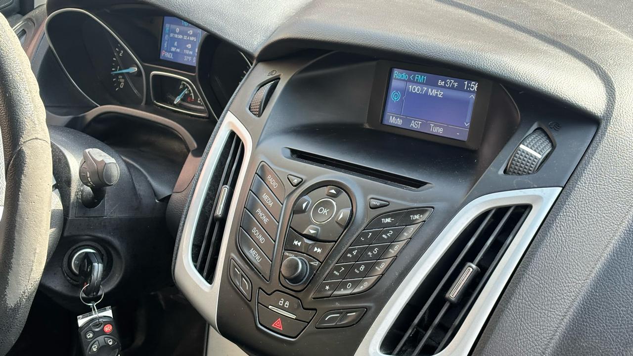 Ford Focus SE Sedan 2013