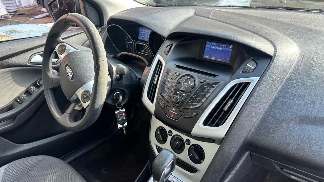 Ford Focus SE Sedan 2013