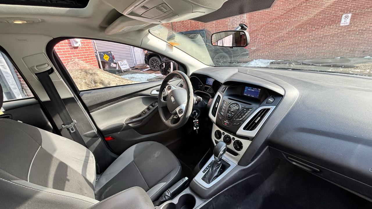 Ford Focus SE Sedan 2013