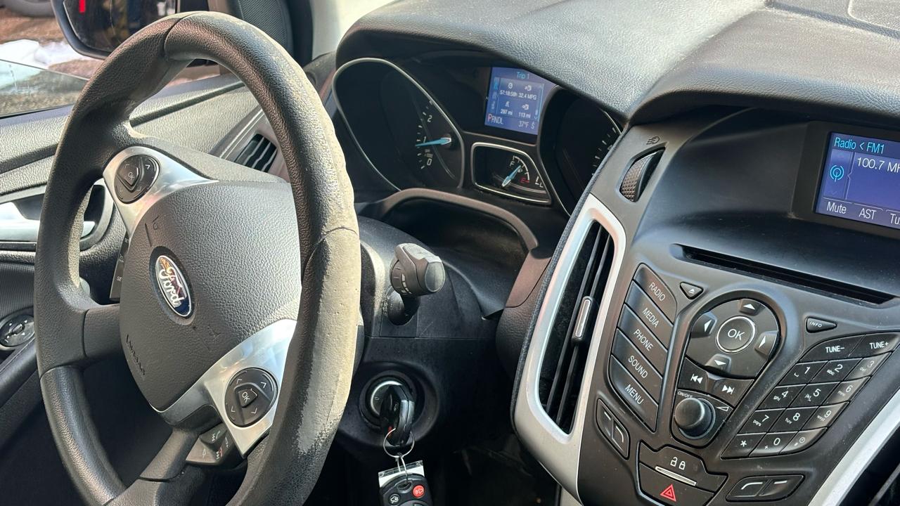 Ford Focus SE Sedan 2013