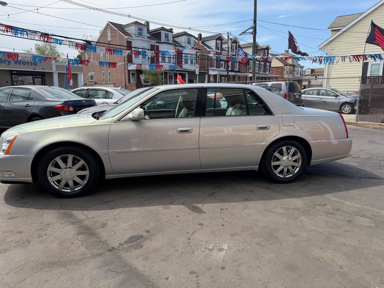 Cadillac DTS Sedan 2007