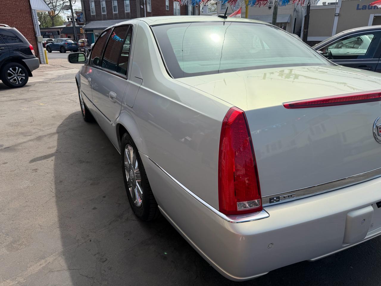 Cadillac DTS Sedan 2007