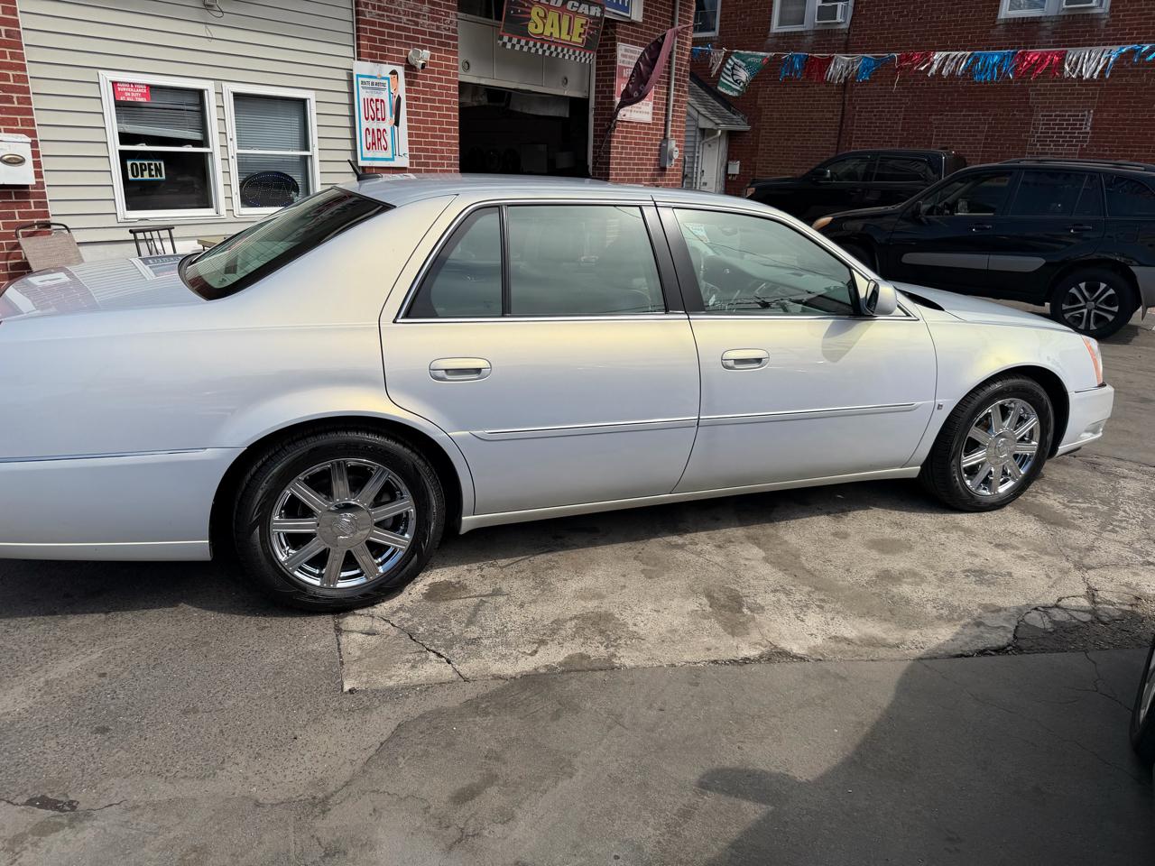 Cadillac DTS Sedan 2007