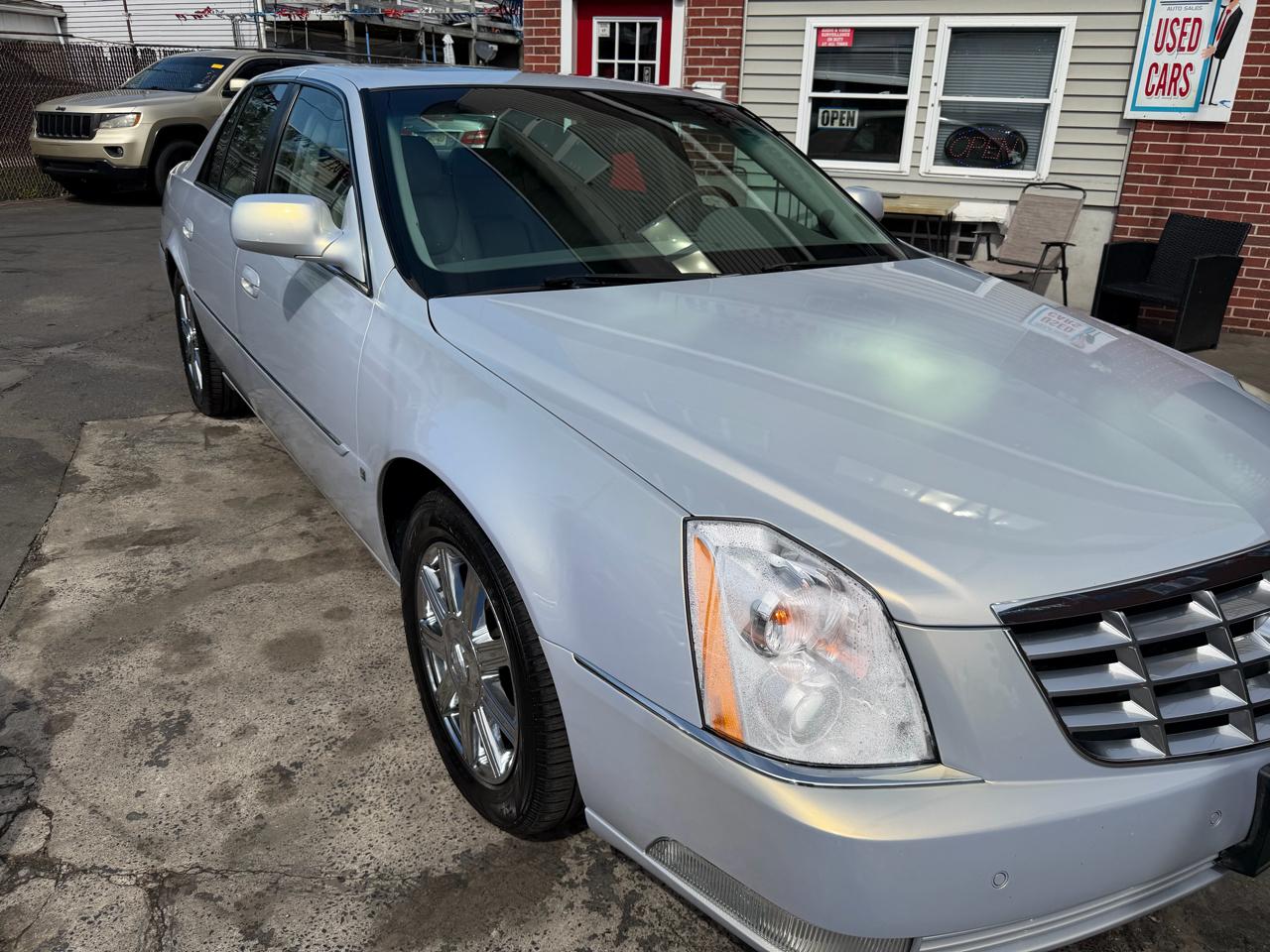 Cadillac DTS Sedan 2007
