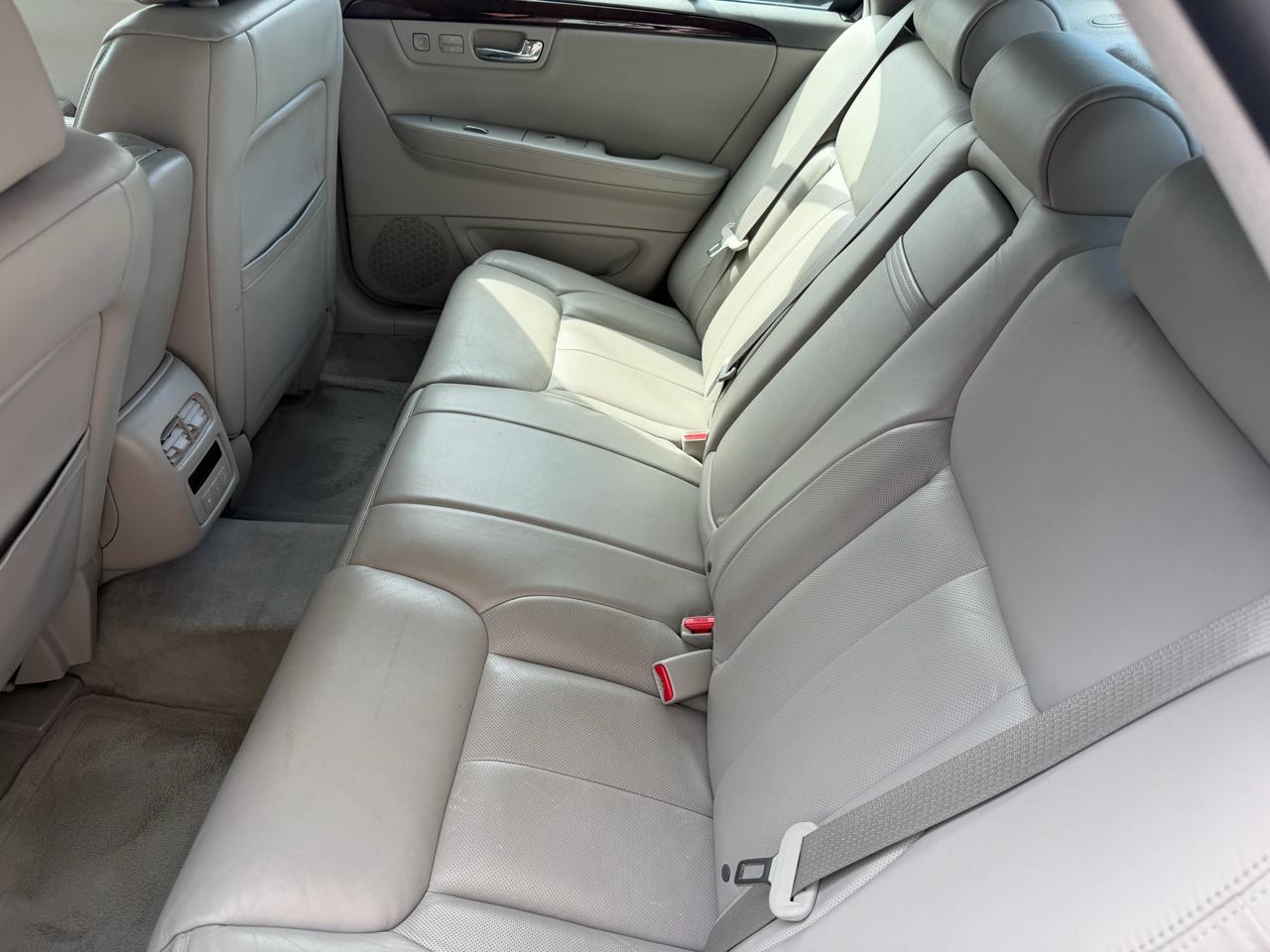 Cadillac DTS Sedan 2007