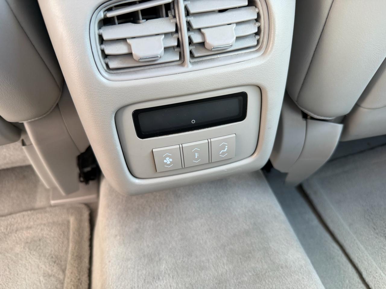 Cadillac DTS Sedan 2007