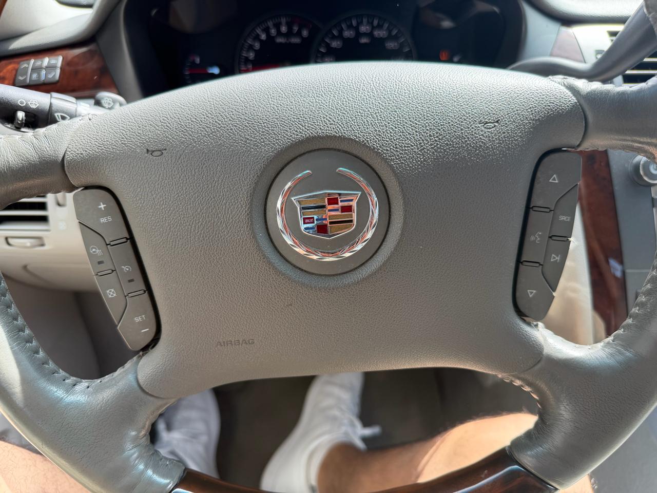 Cadillac DTS Sedan 2007