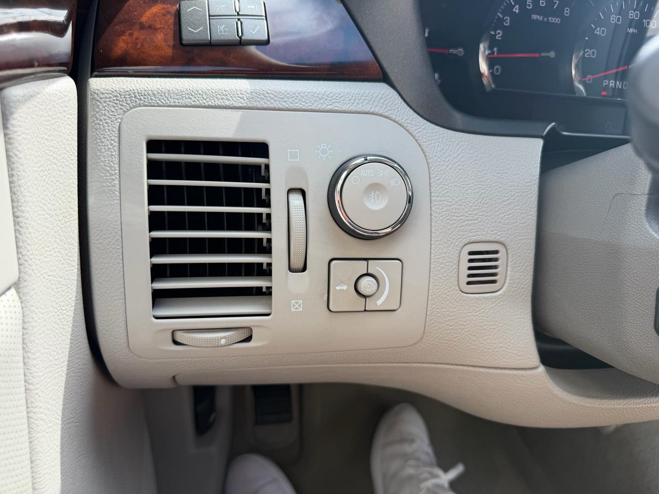 Cadillac DTS Sedan 2007