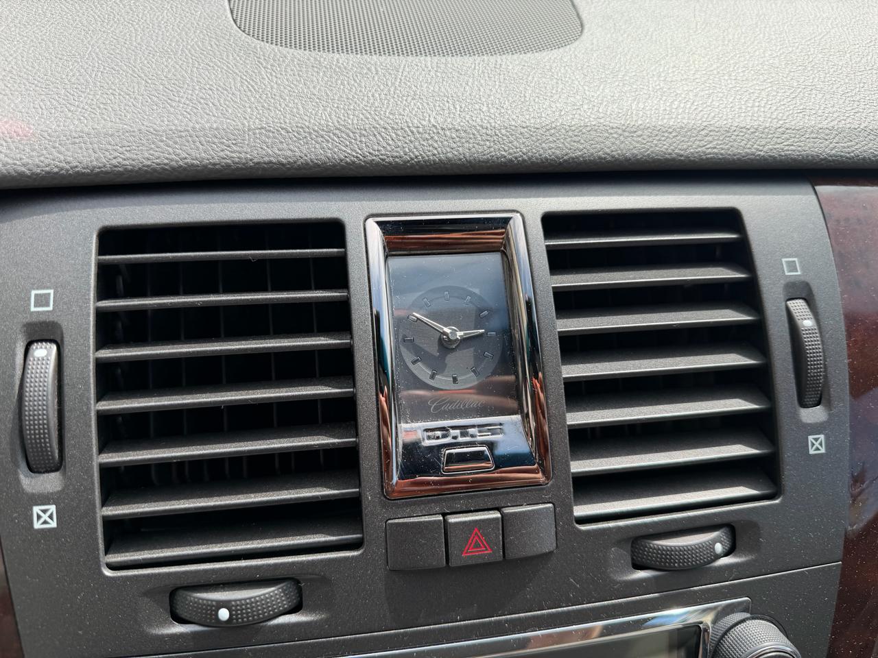 Cadillac DTS Sedan 2007