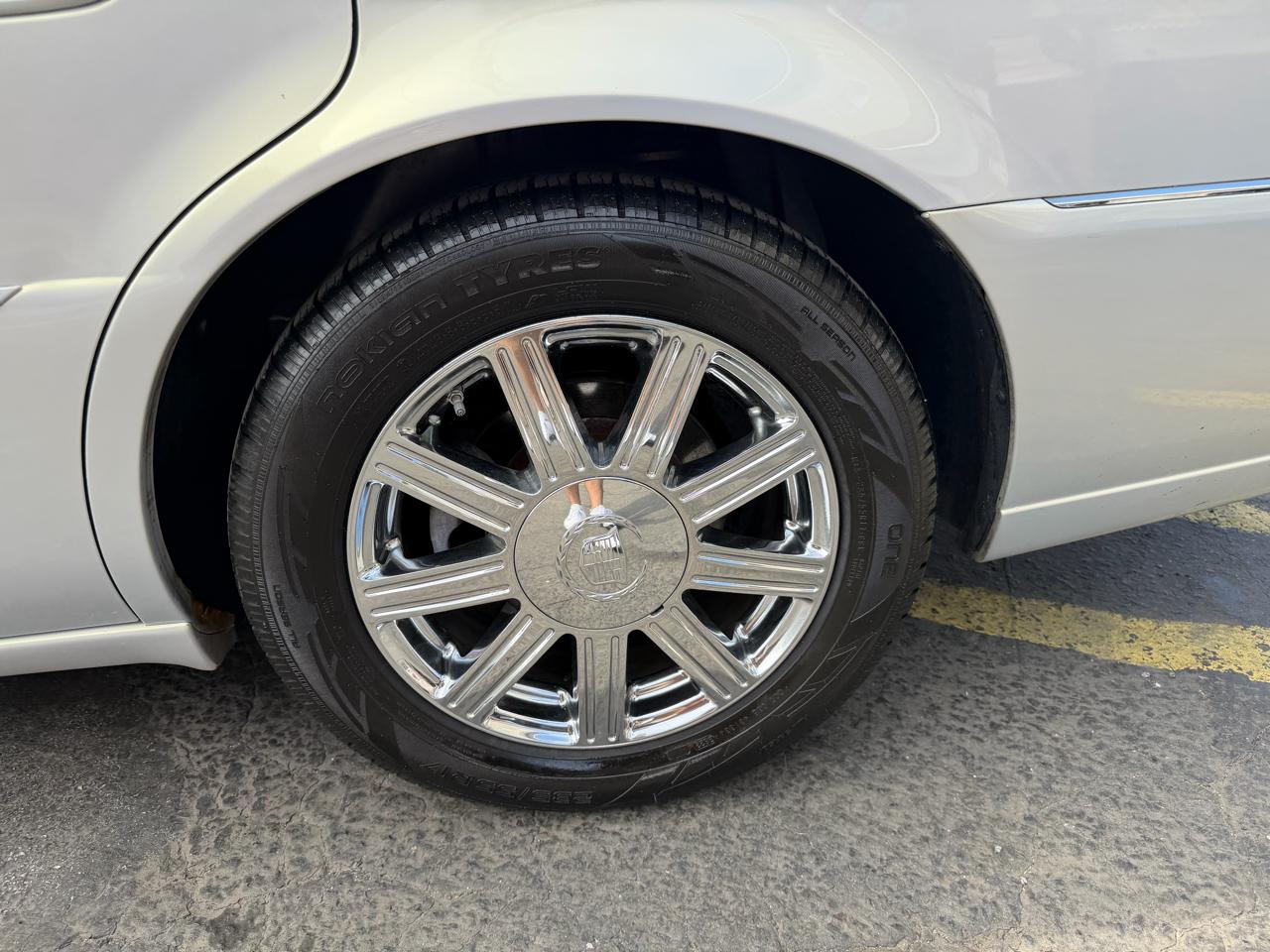 Cadillac DTS Sedan 2007