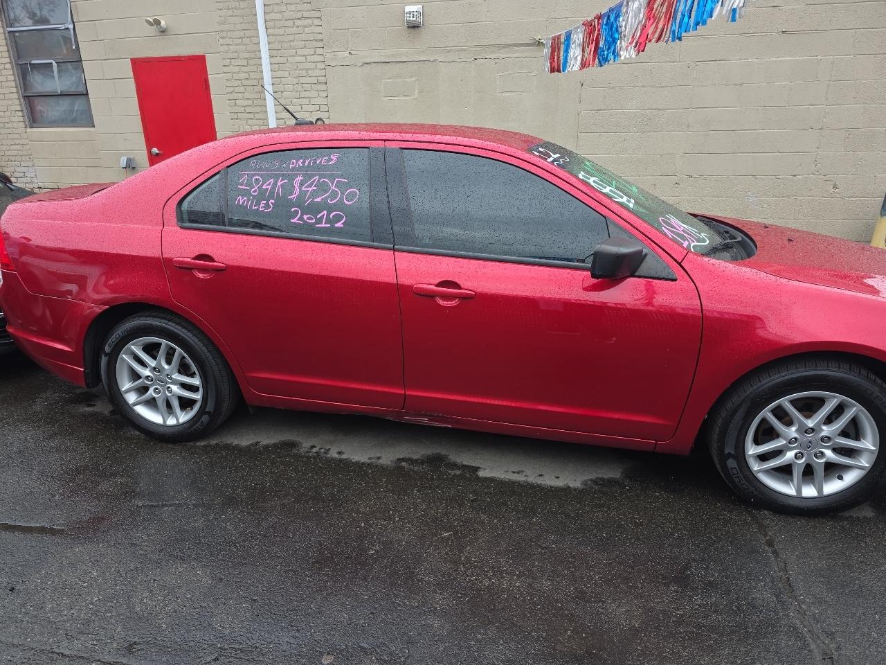 Ford Fusion S 2012