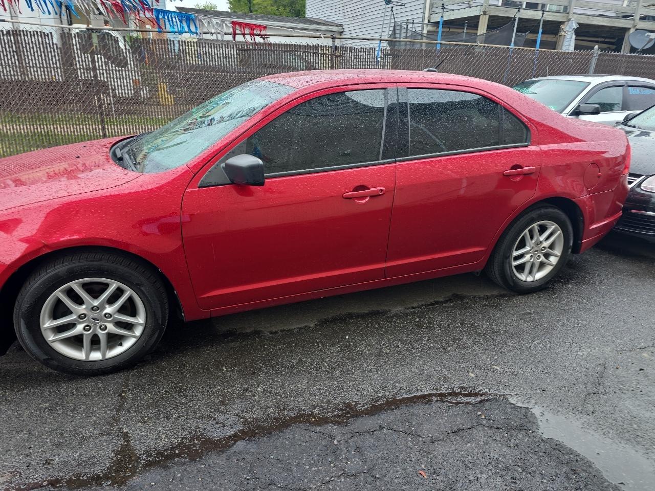 Ford Fusion S 2012