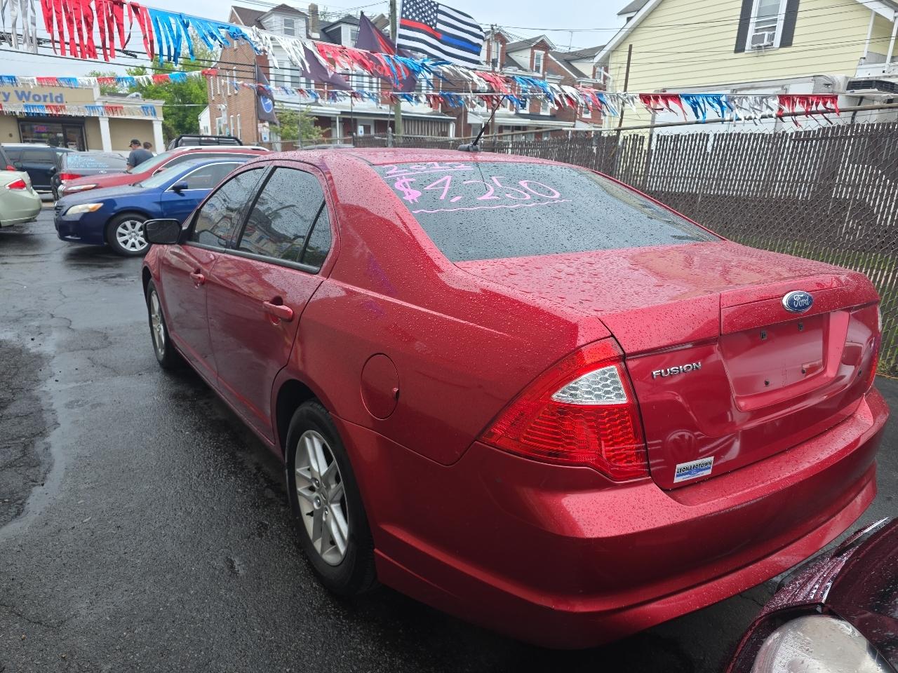 Ford Fusion S 2012