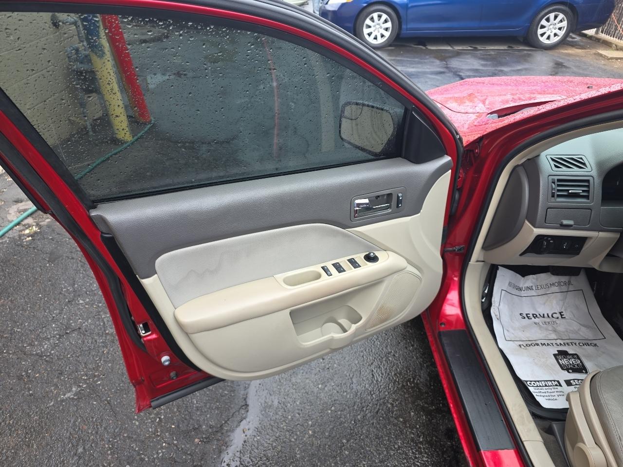 Ford Fusion S 2012