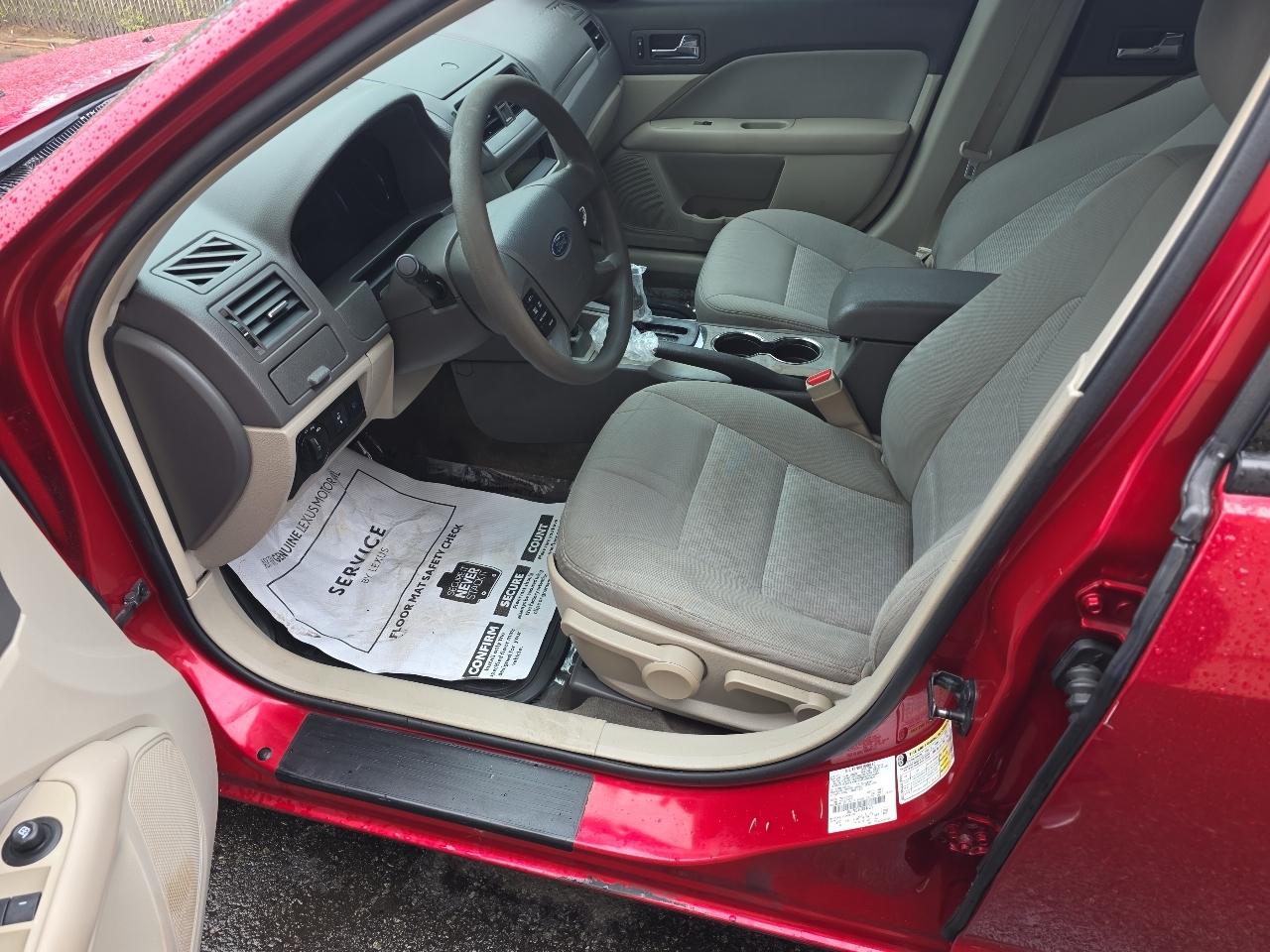 Ford Fusion S 2012
