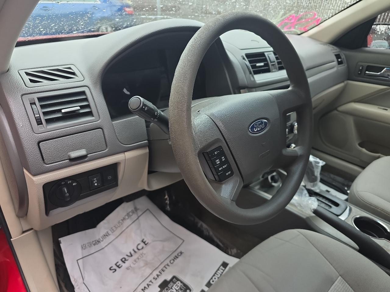 Ford Fusion S 2012