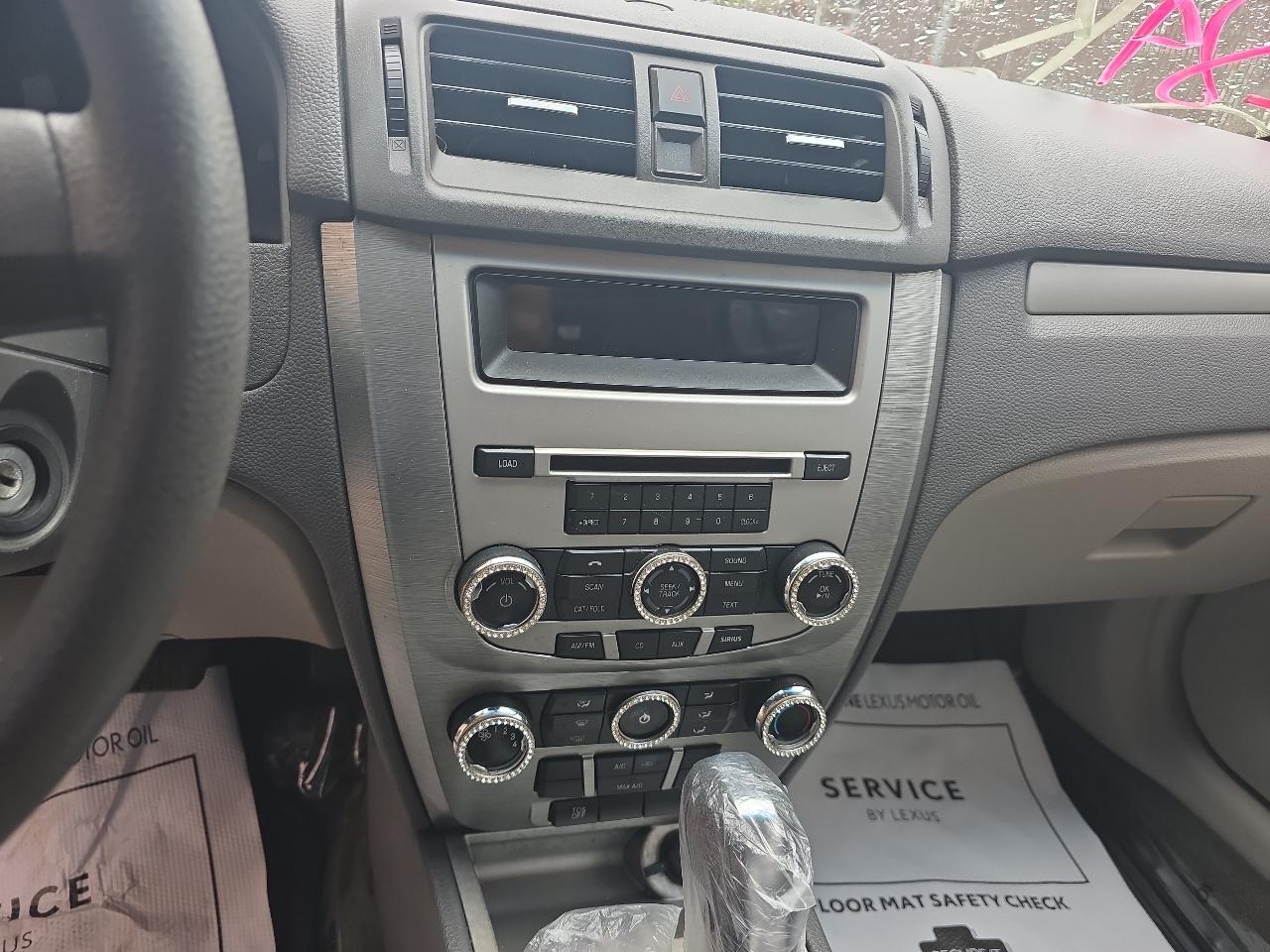 Ford Fusion S 2012