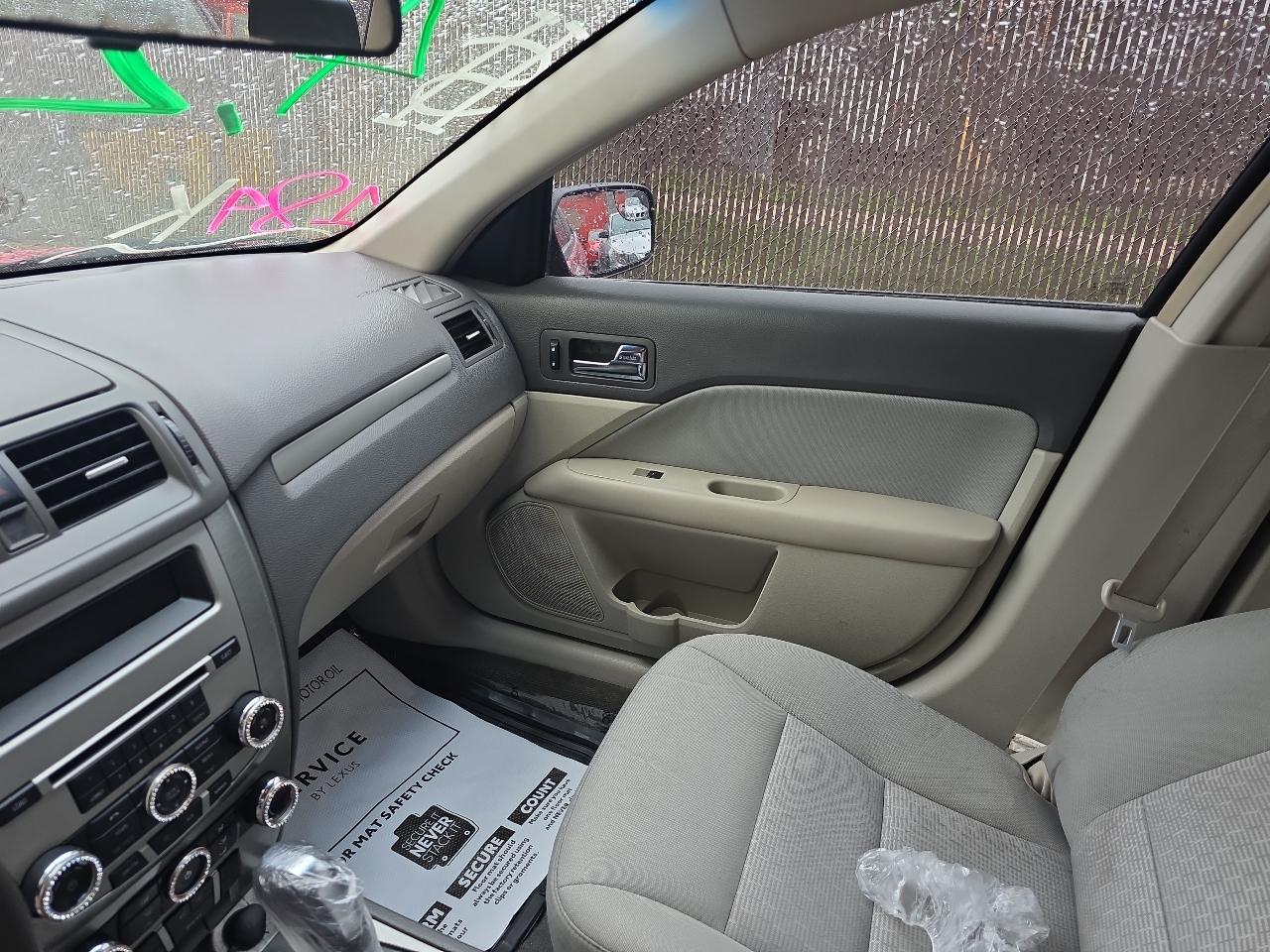 Ford Fusion S 2012
