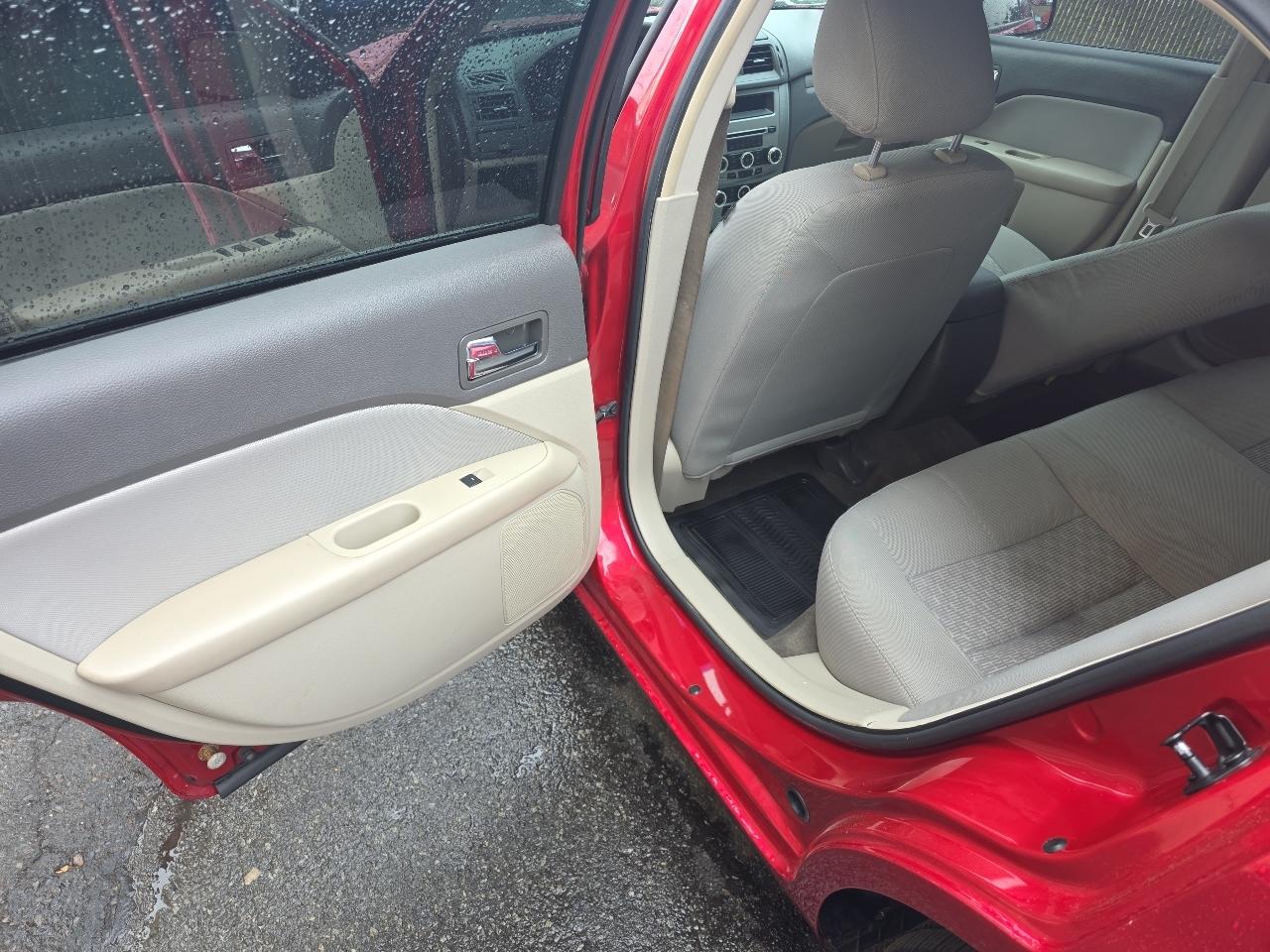 Ford Fusion S 2012