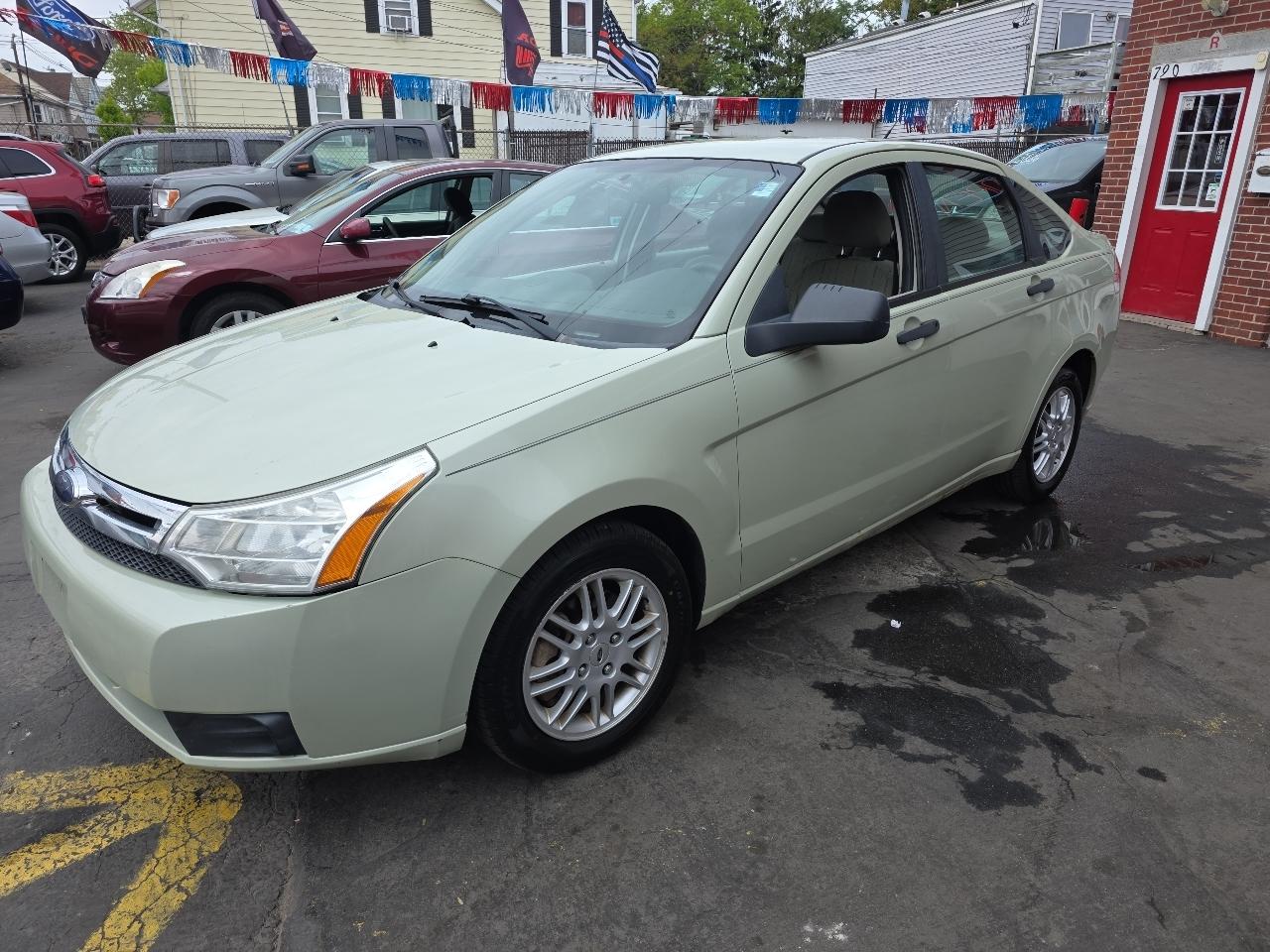 Ford Focus SE Sedan 2010