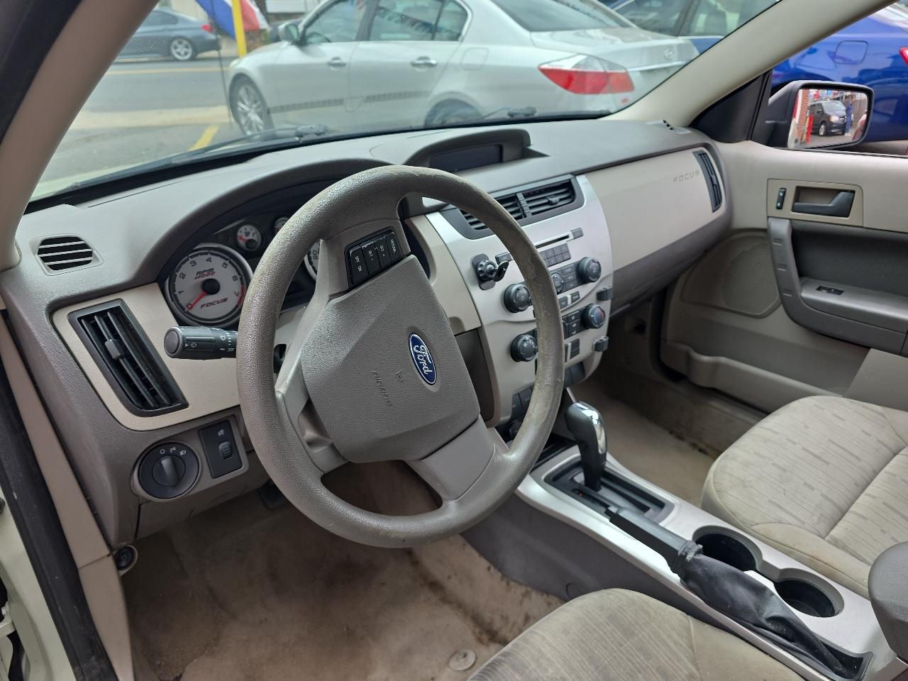 Ford Focus SE Sedan 2010