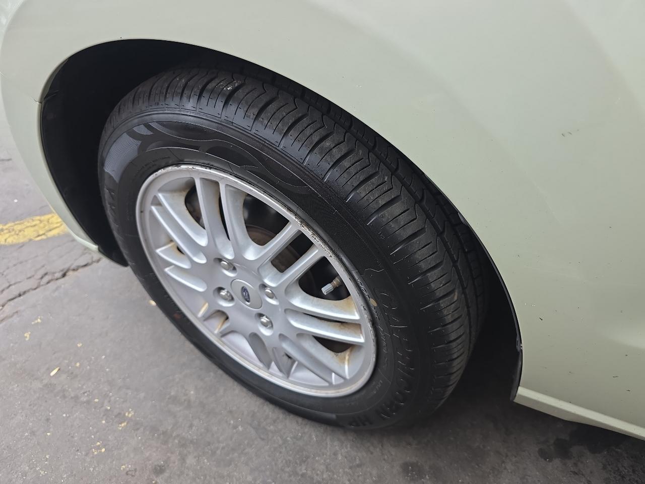 Ford Focus SE Sedan 2010