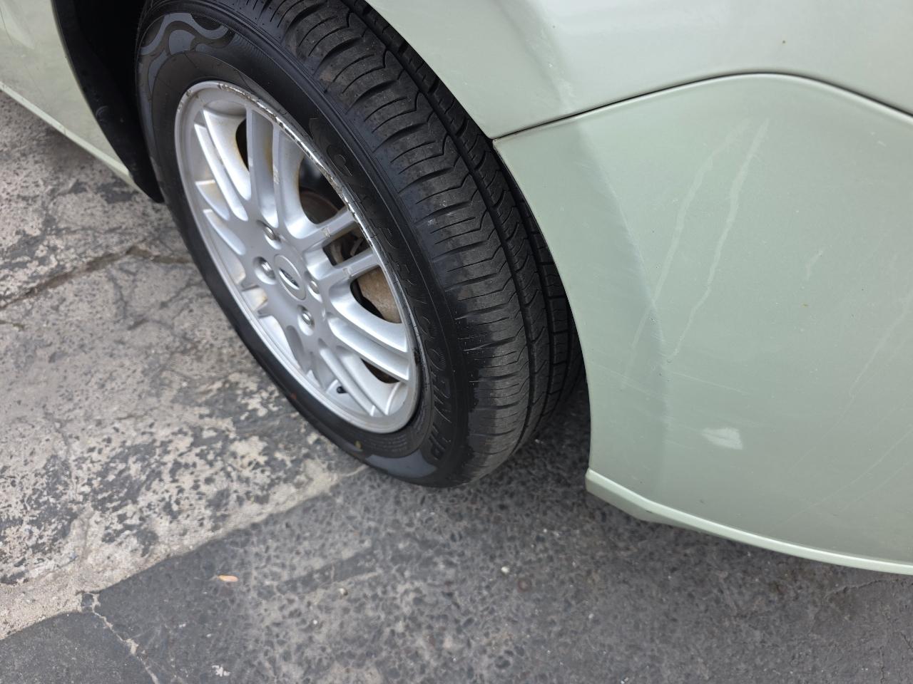 Ford Focus SE Sedan 2010