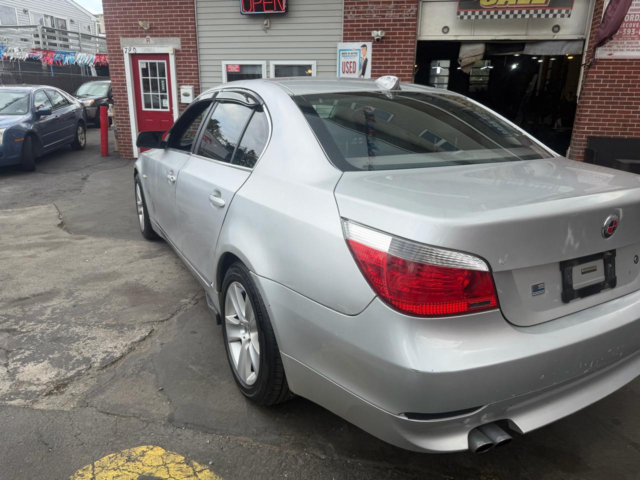 BMW 5-Series 530xi 2006