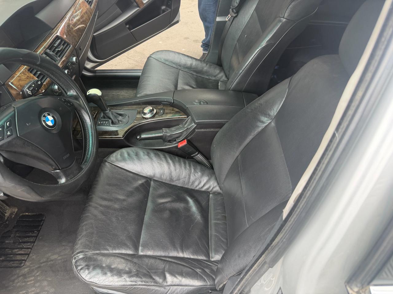 BMW 5-Series 530xi 2006
