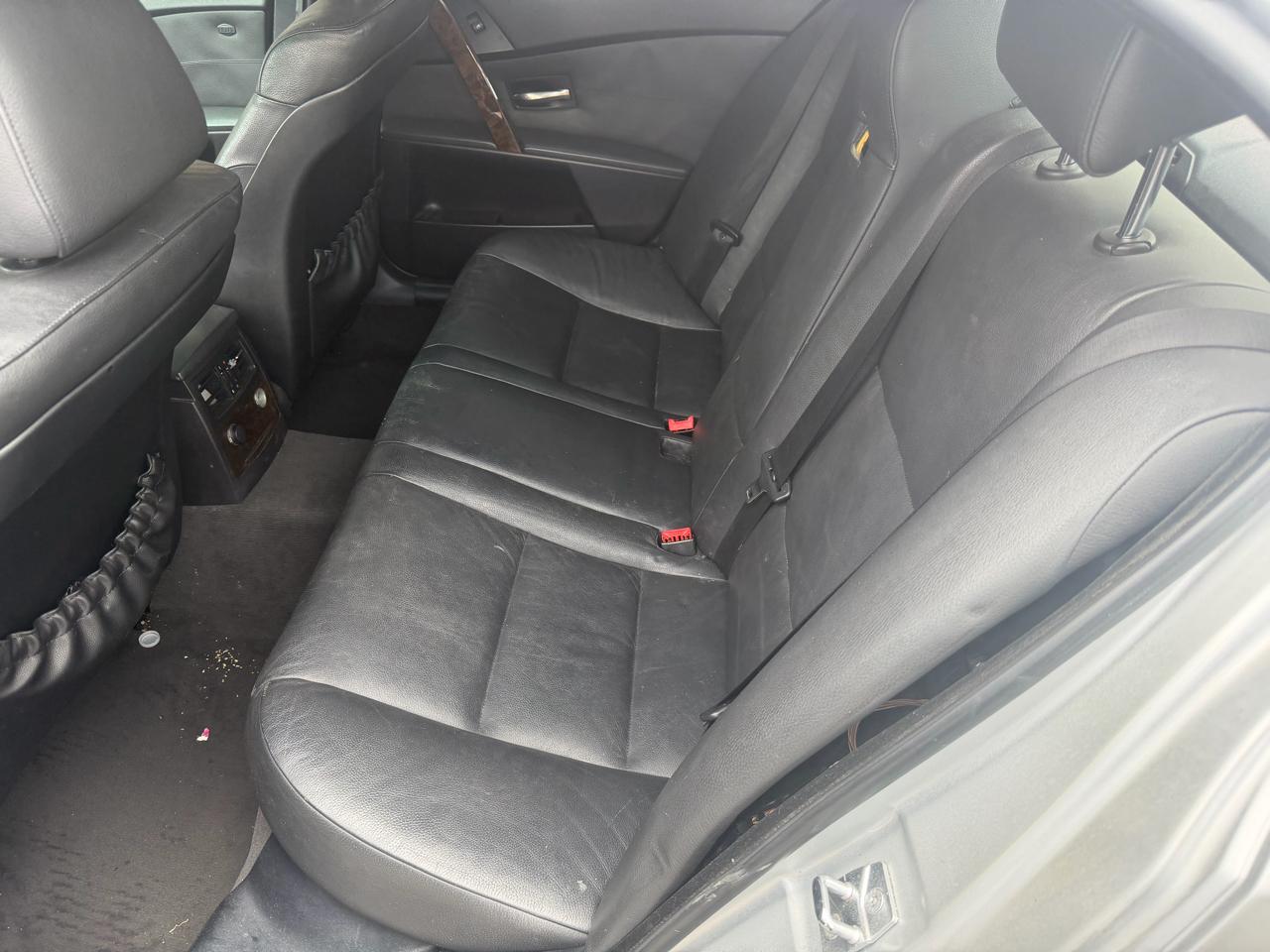 BMW 5-Series 530xi 2006