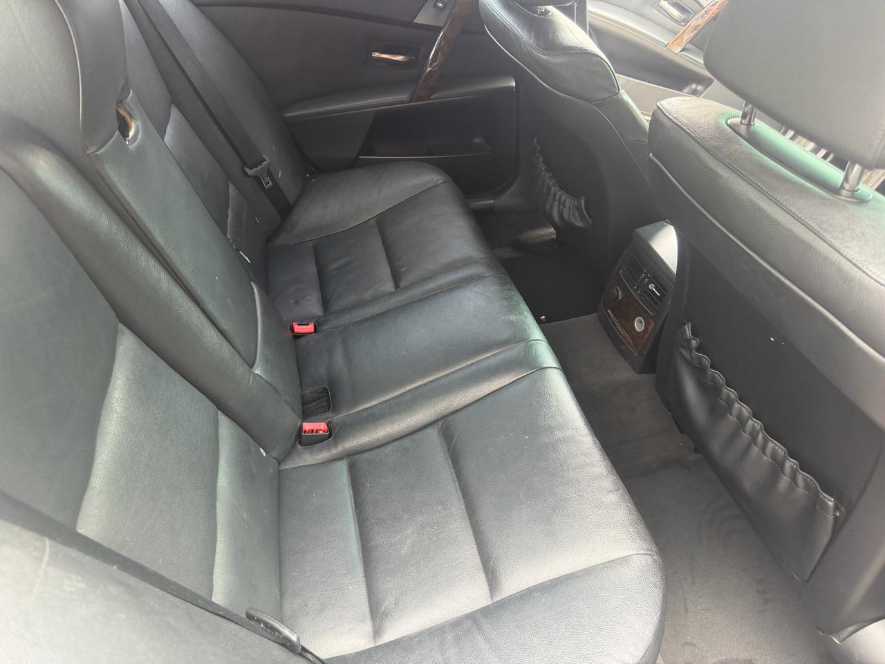 BMW 5-Series 530xi 2006